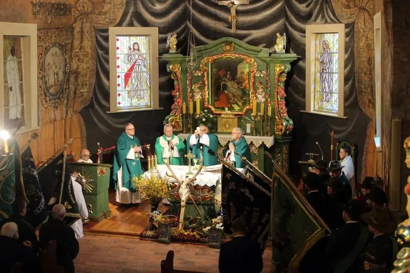 Przewodnik po tym, jak przygotować się do mszy świętej krok po kroku