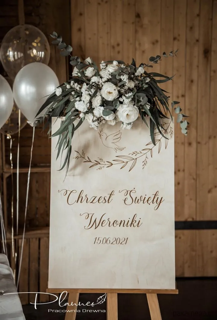 Dekoracje stołu na chrzest